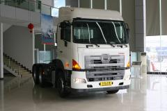 廣汽日野 700系列重卡 350馬力 6X4 牽引車(chē)(YC4250SS3PK)