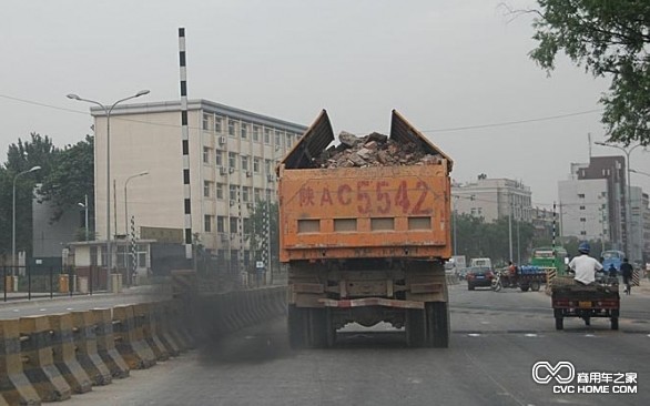 給渣土車戴上“緊箍咒”