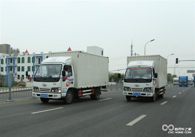 2014一汽通用汽車(chē)解放輕卡節(jié)油中國(guó)行寧波站參賽車(chē)輛路上飛馳