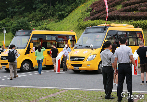 安凱高品質(zhì)校車(chē)引發(fā)關(guān)注.png